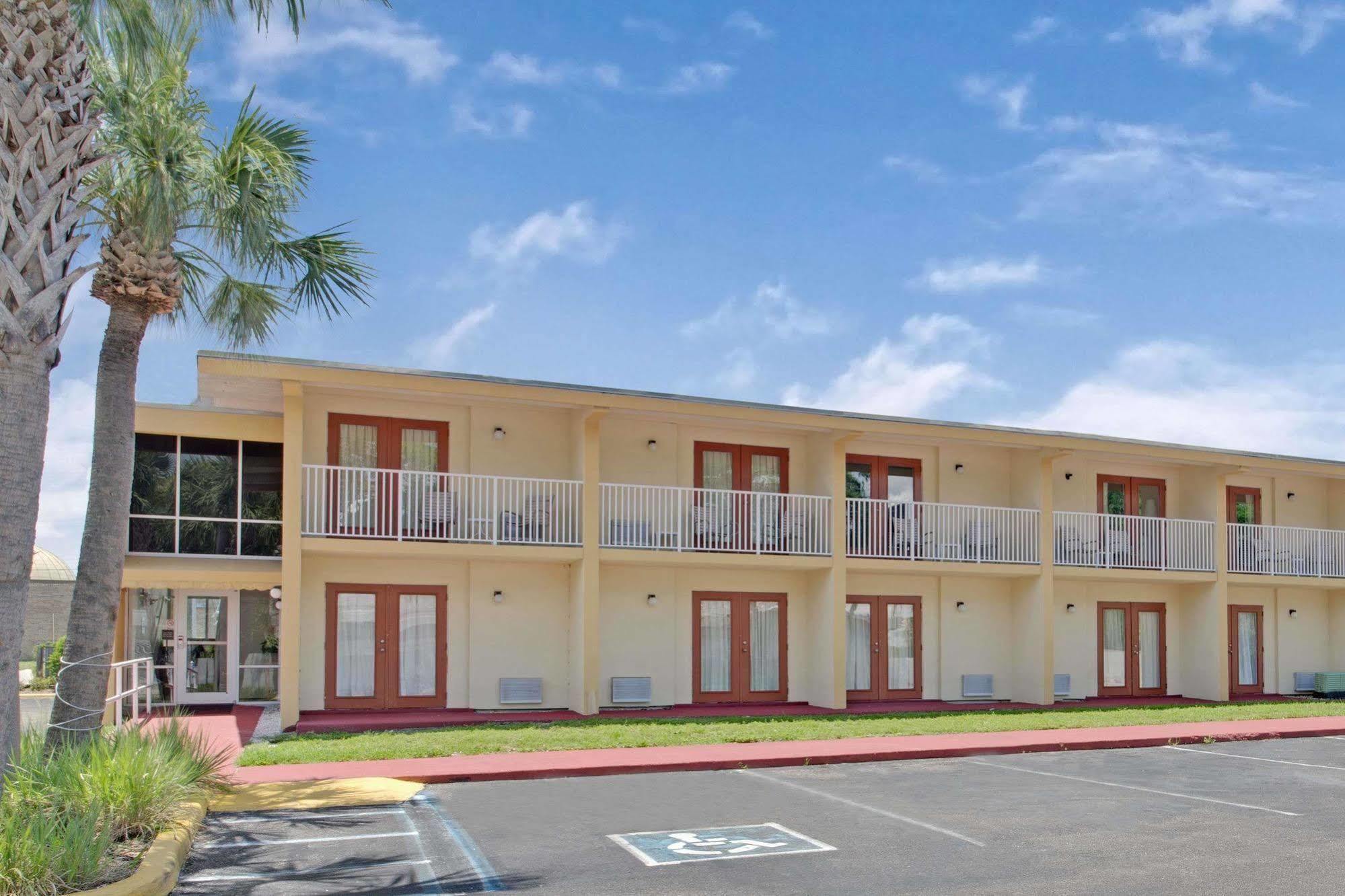Clearwater Hotel Motel