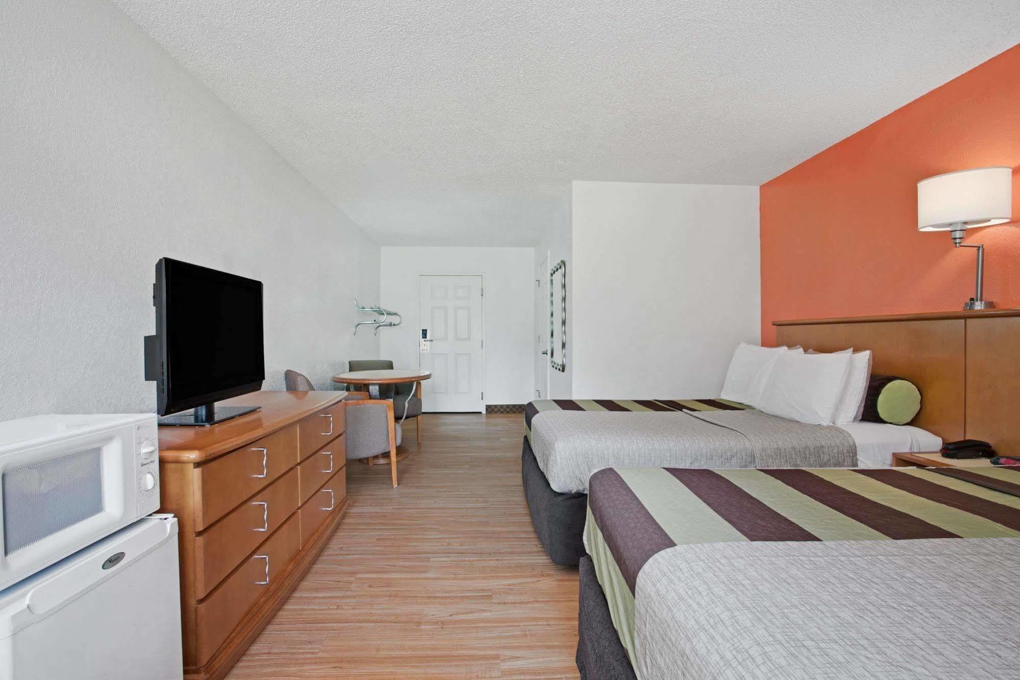 Clearwater Hotel * Clearwater