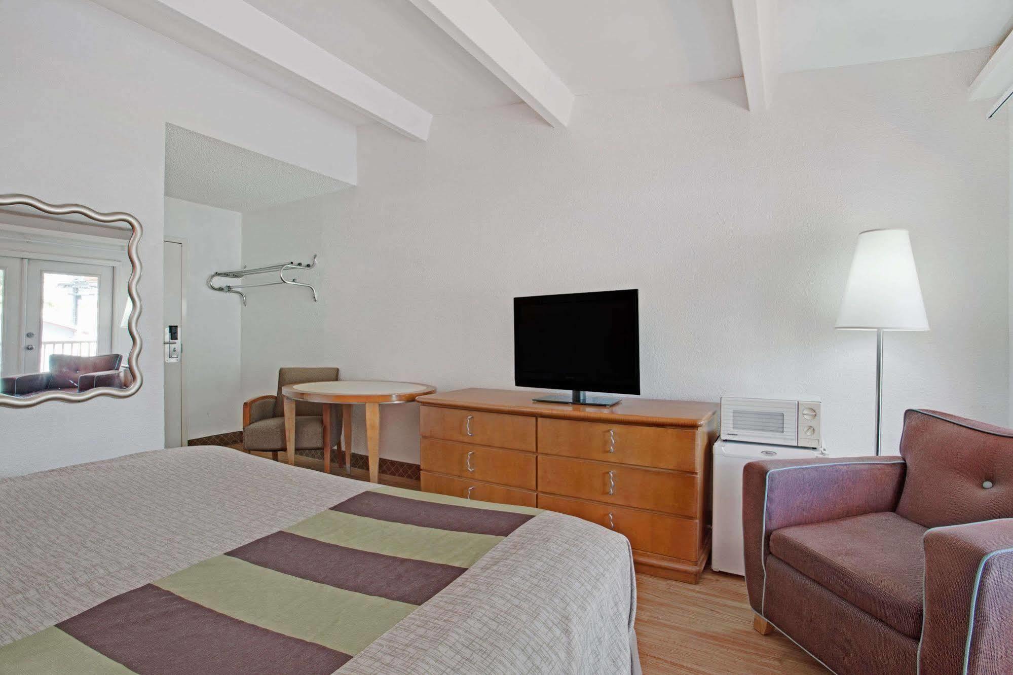 Clearwater Hotel