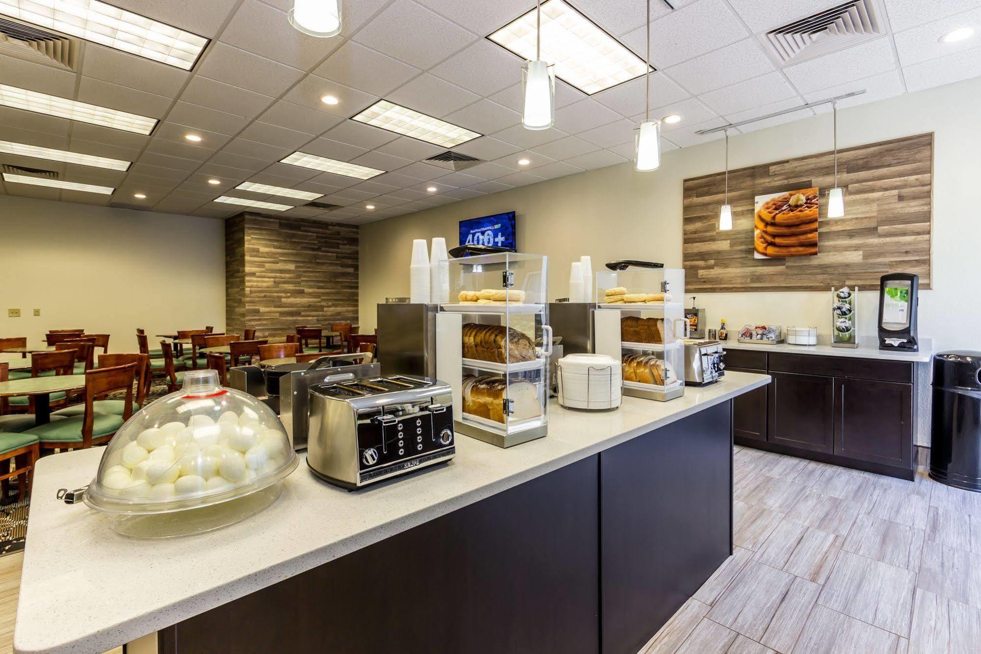 Hotel La Quinta By Wyndham Central 3*