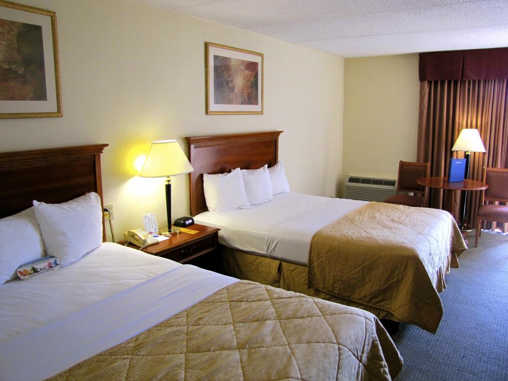 Baymont & Hotel