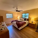 4 Bedroom Clearwater Vacation Home With Amazing Backyard