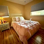 4 Bedroom Clearwater Vacation Home With Amazing Backyard