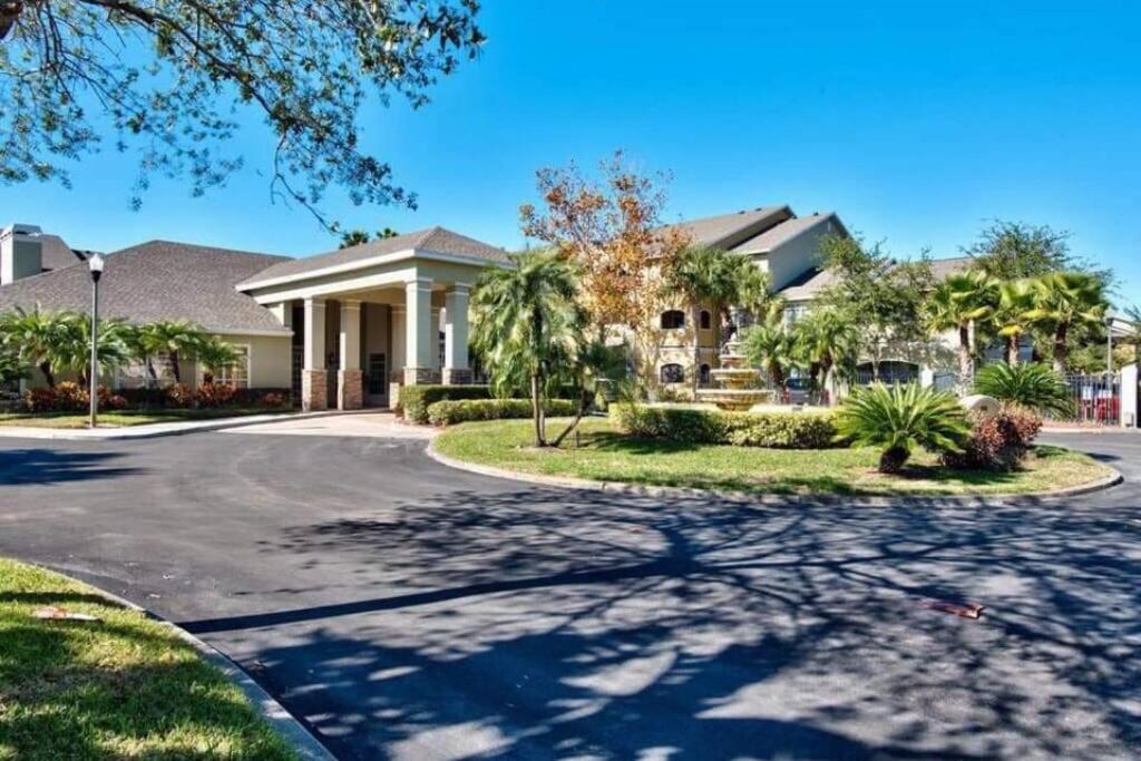 Gorgeous Condo, 2 Bedrooms, 2 Baths, With Pool, Minutes To *
