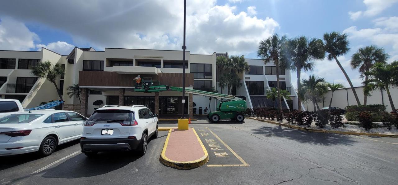 Tropical Palms Hotel 3*