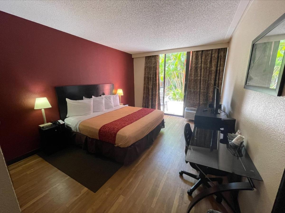Tropical Palms Hotel Clearwater