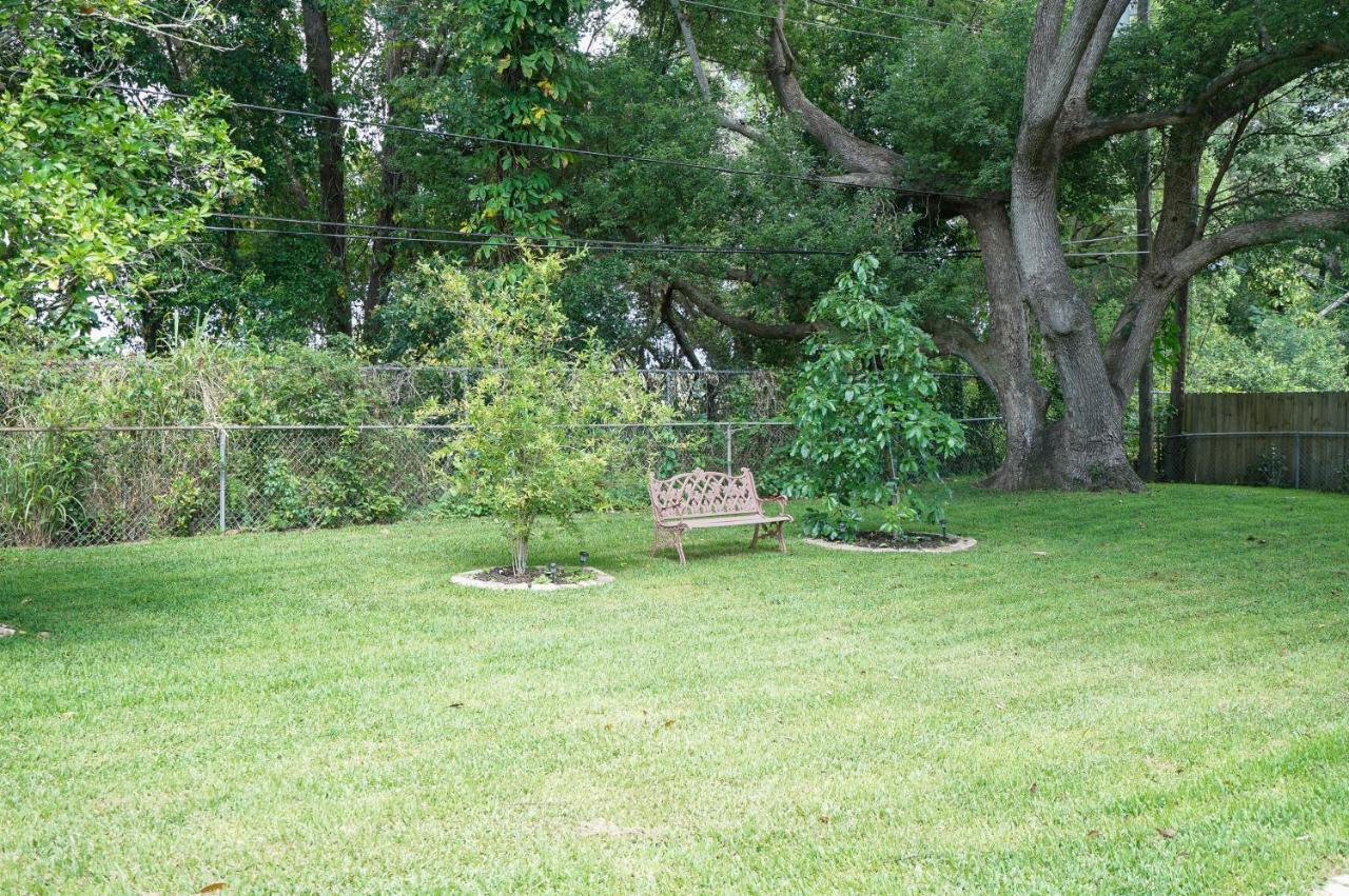 Holiday home 4 Bedroom Vacation With Amazing Backyard *