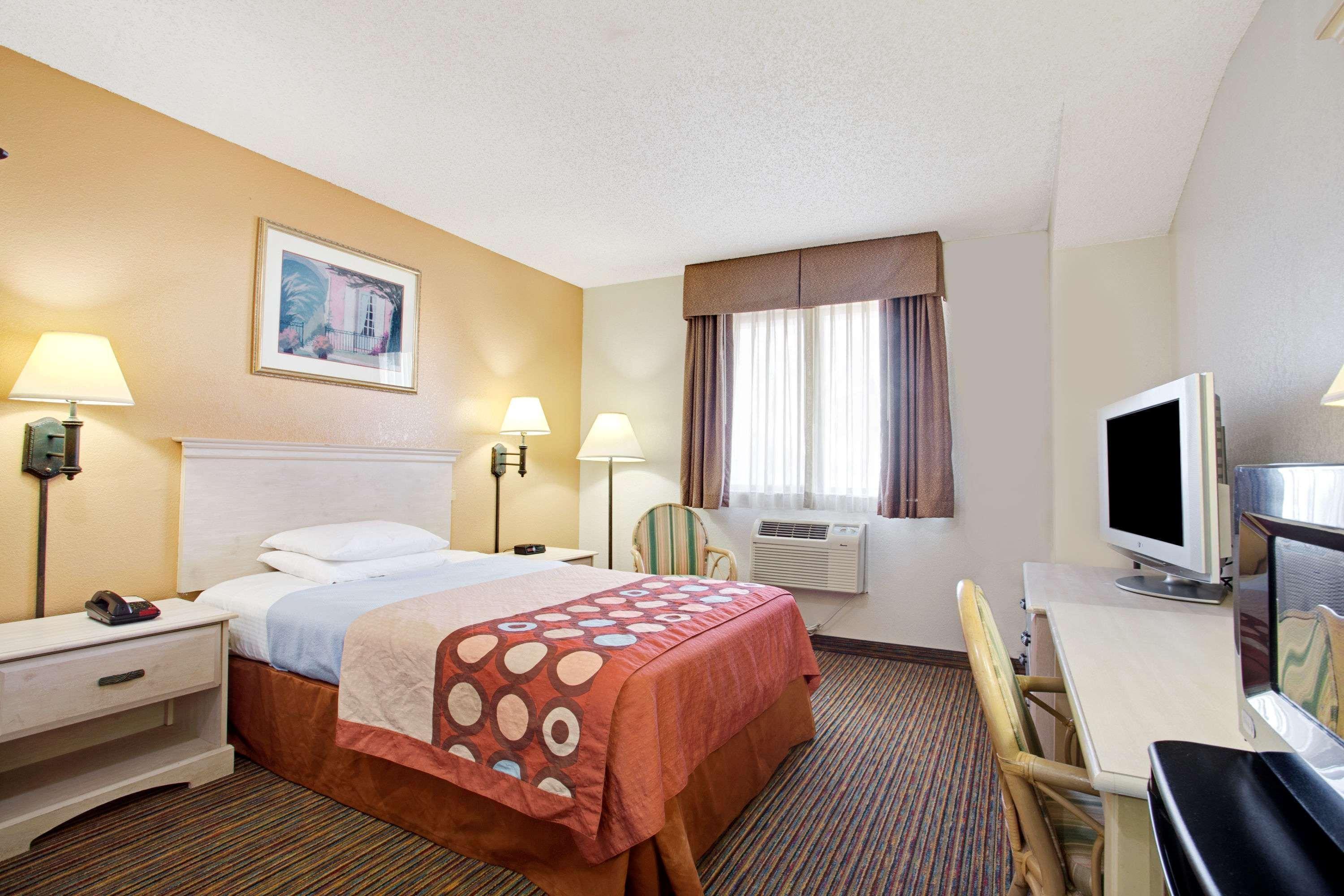 Super8 By Wyndham Nearby St Petersburg International Airport Hotel Clearwater