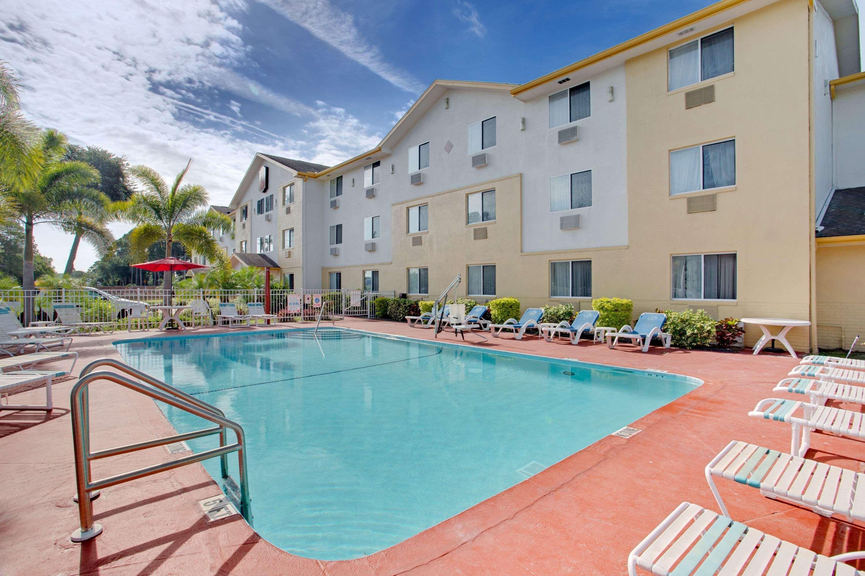 Super8 By Wyndham Nearby St Petersburg International Airport 3*