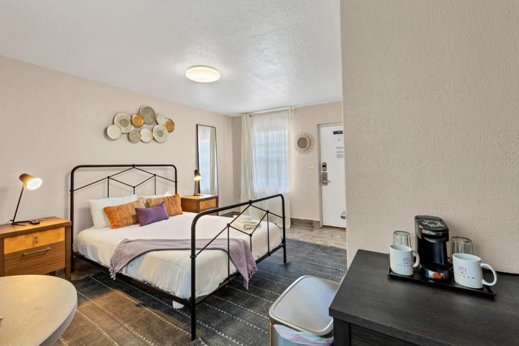 By Beach Studio With Pool And Parking Apartment