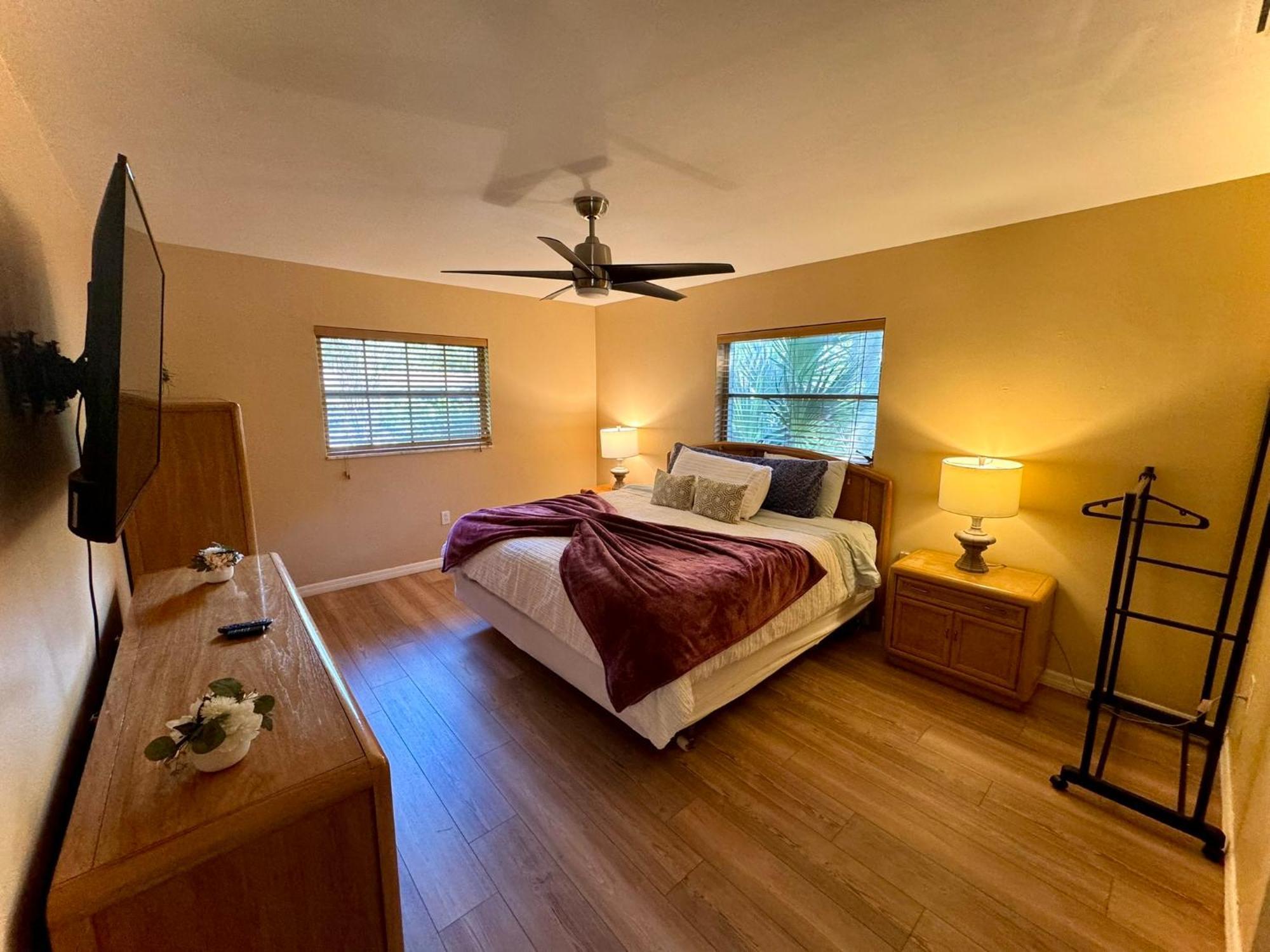 Holiday home 4 Bedroom Vacation With Amazing Backyard