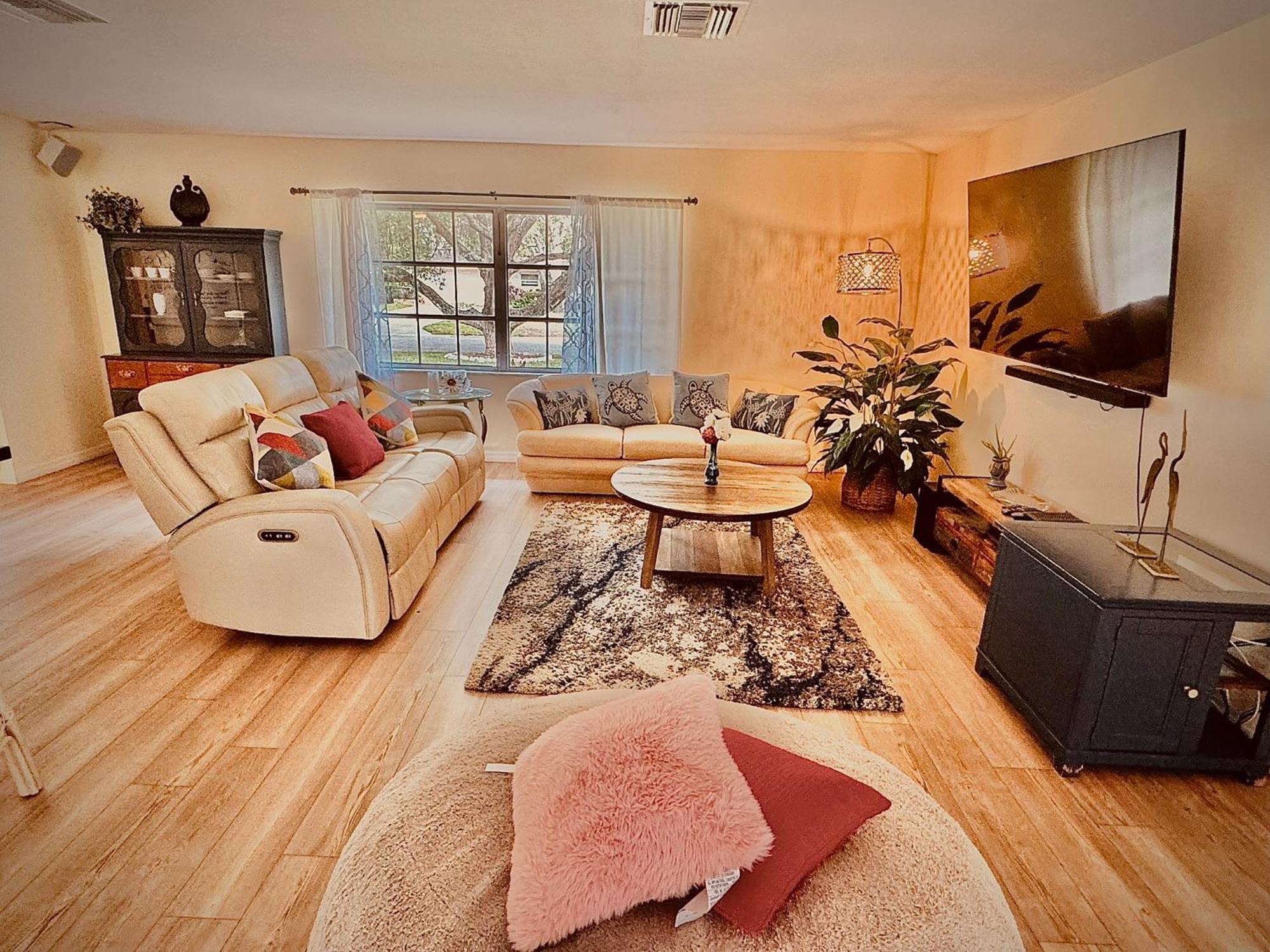 4 Bedroom Vacation With Amazing Backyard * Clearwater
