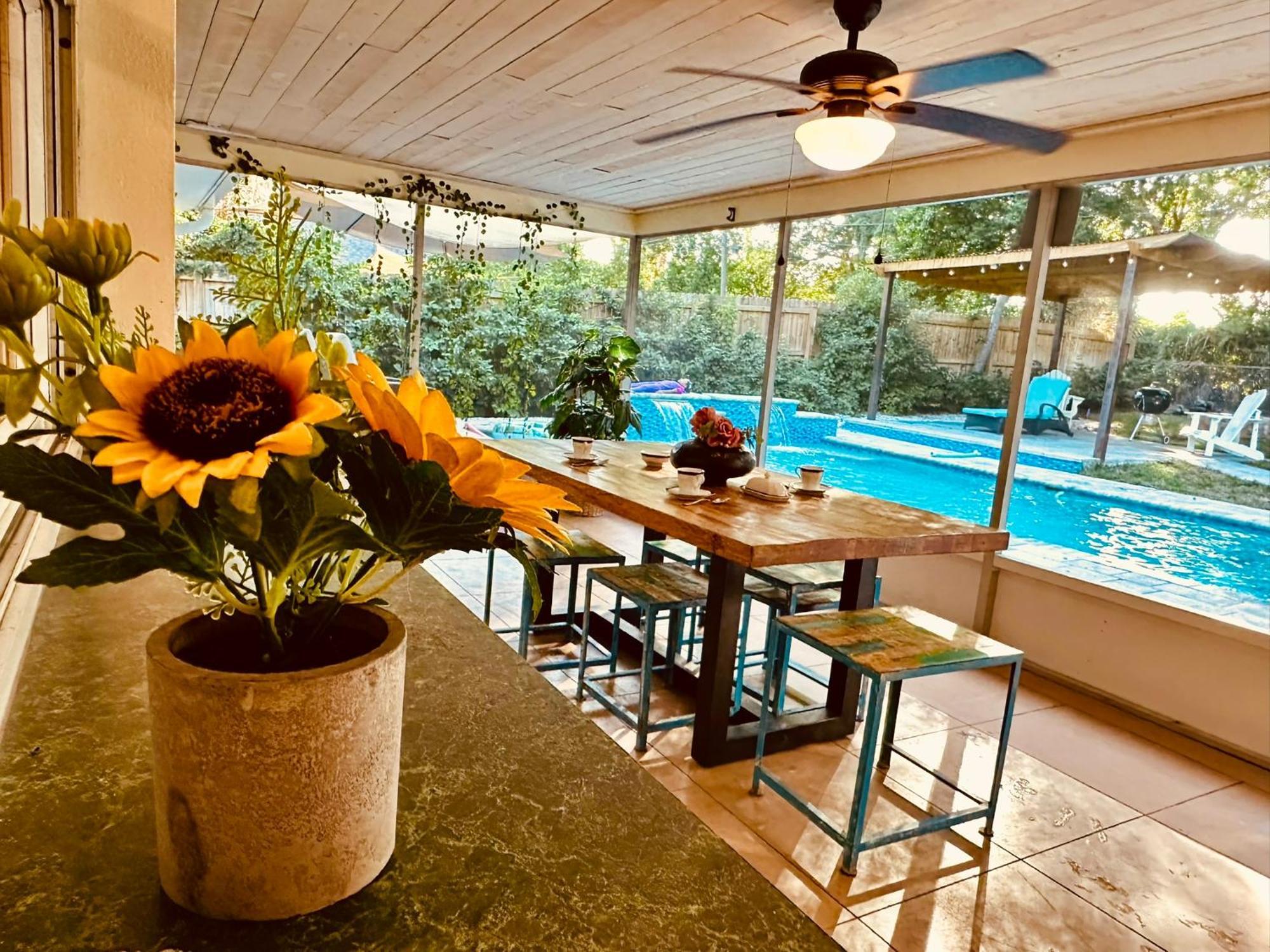 Holiday home 4 Bedroom Vacation With Amazing Backyard