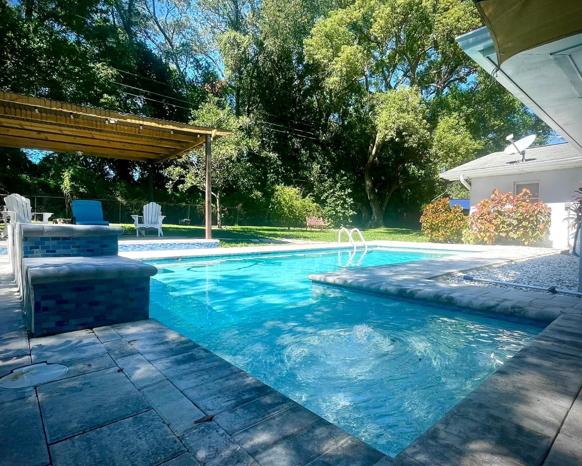 4 Bedroom Vacation With Amazing Backyard
