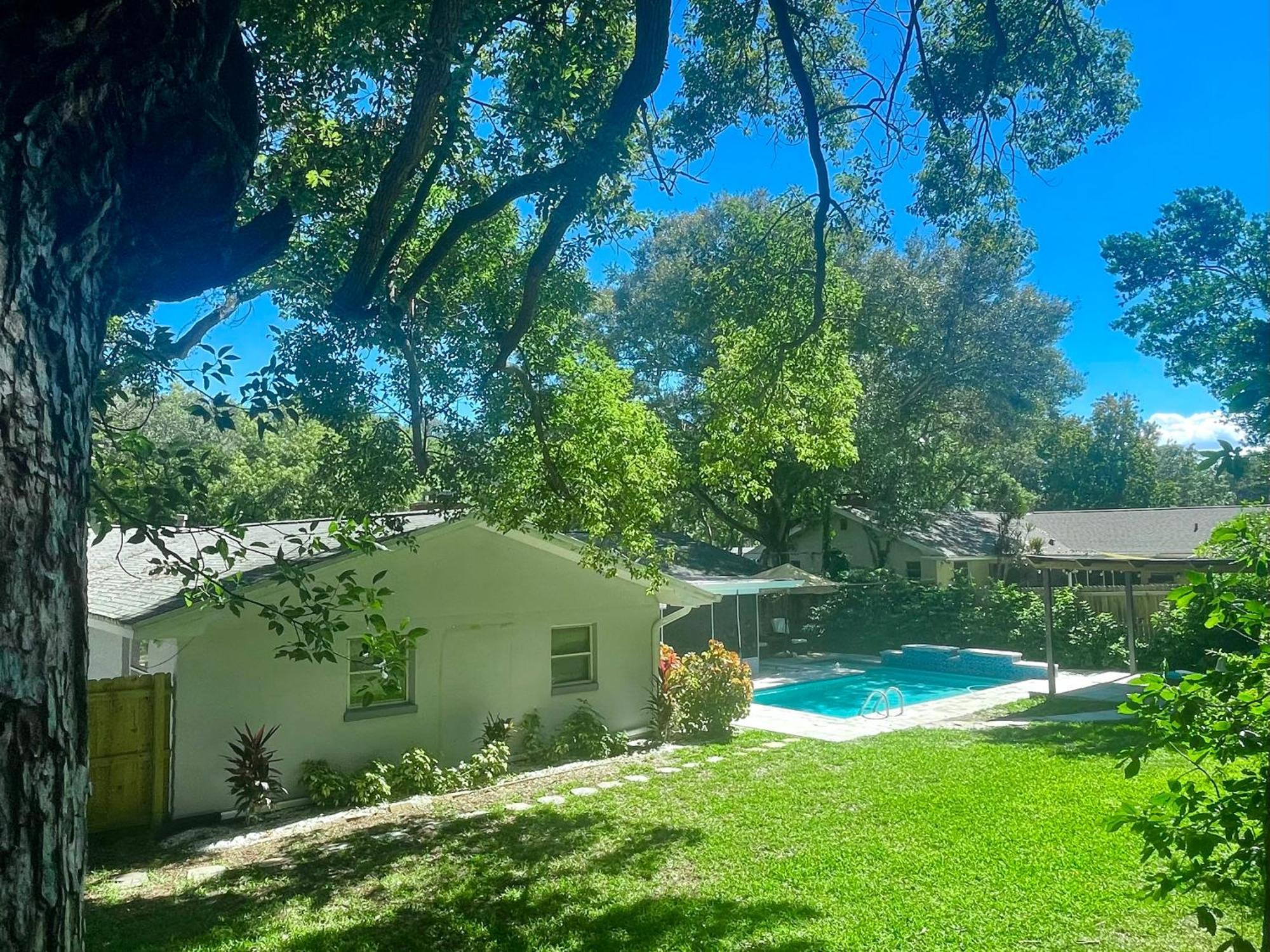 4 Bedroom Vacation With Amazing Backyard Holiday home