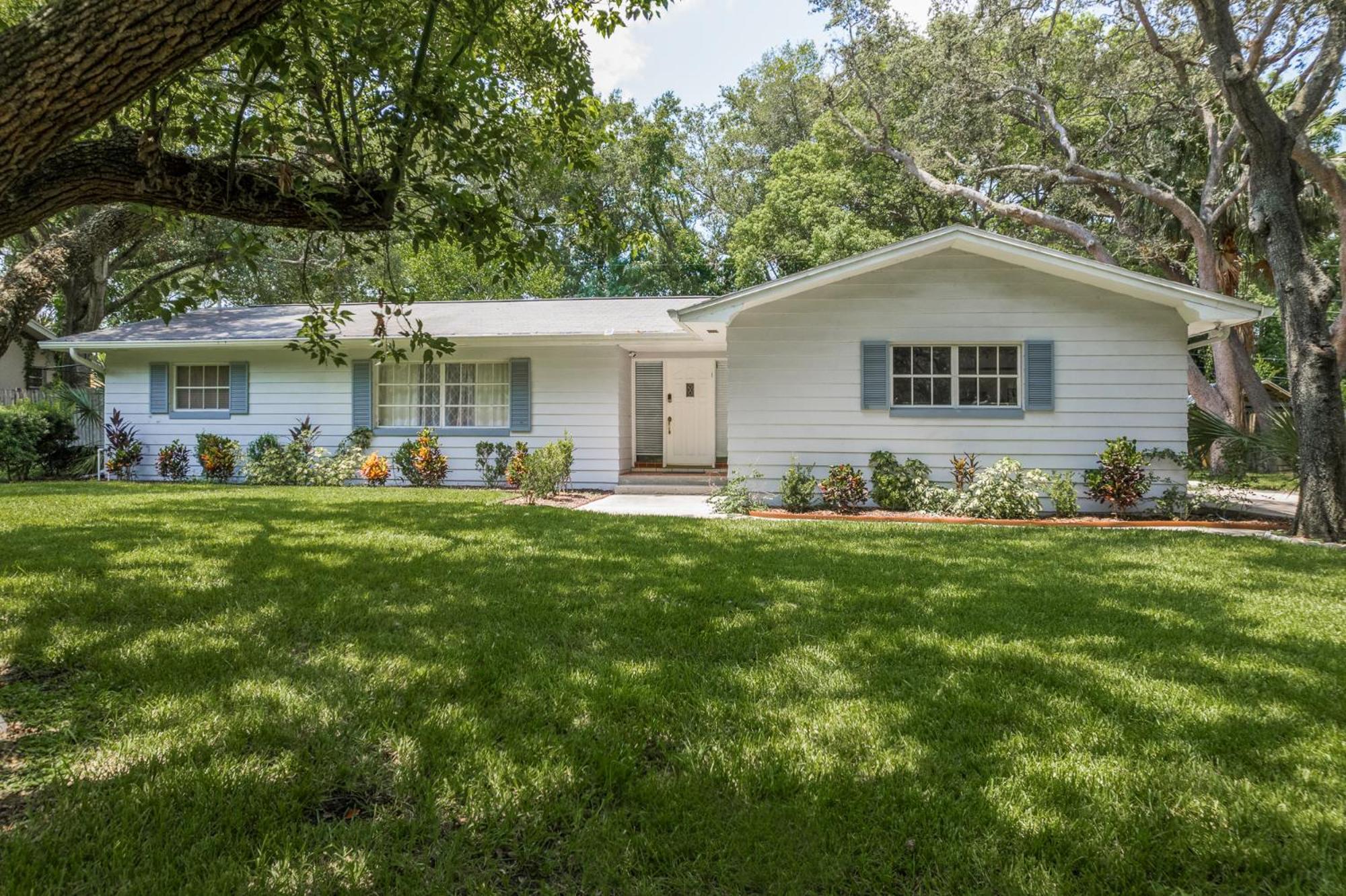 4 Bedroom Vacation With Amazing Backyard *