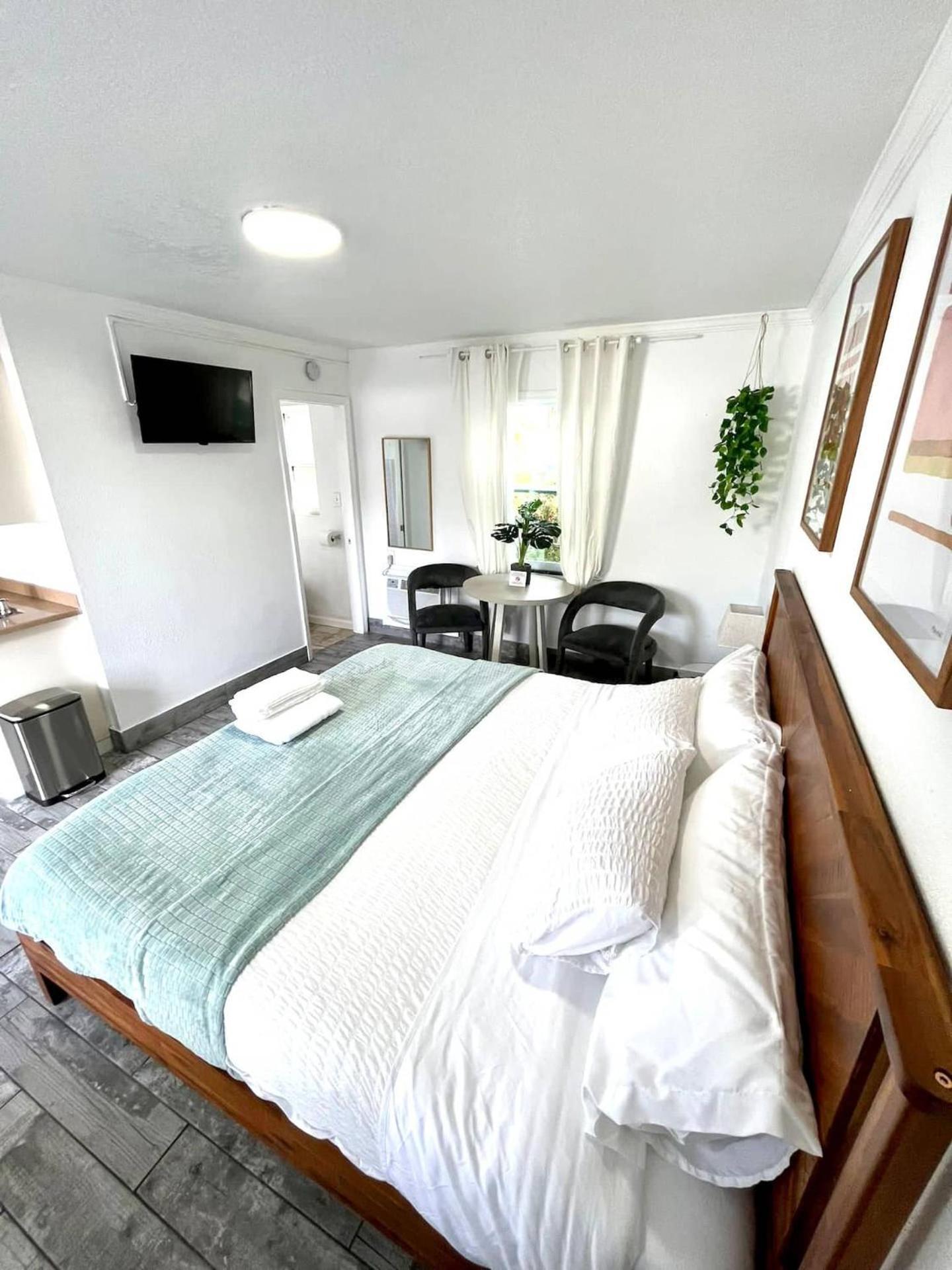1k Bed With Shared Pool 10 Clearwater