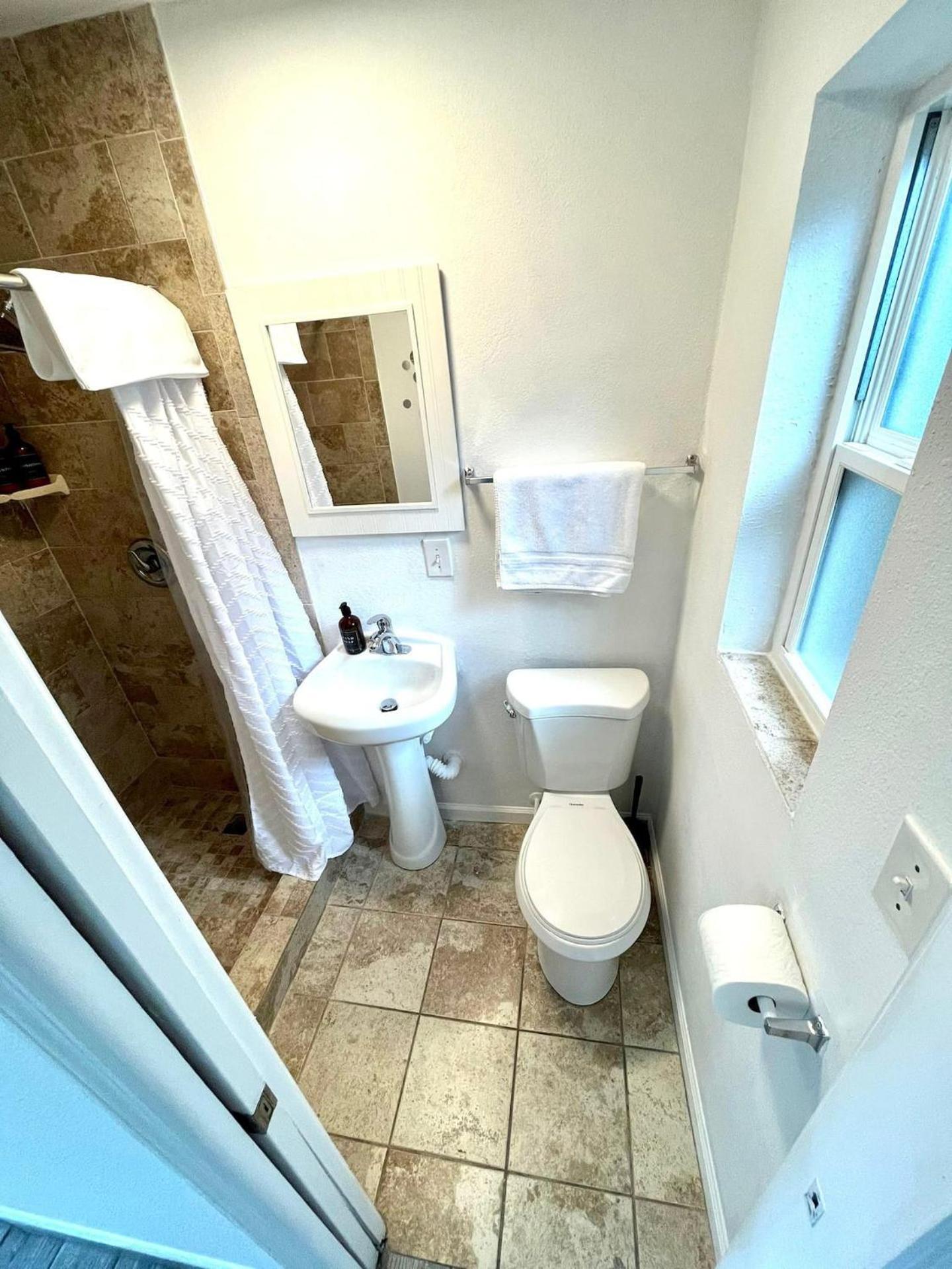 1k Bed With Shared Pool 10 *