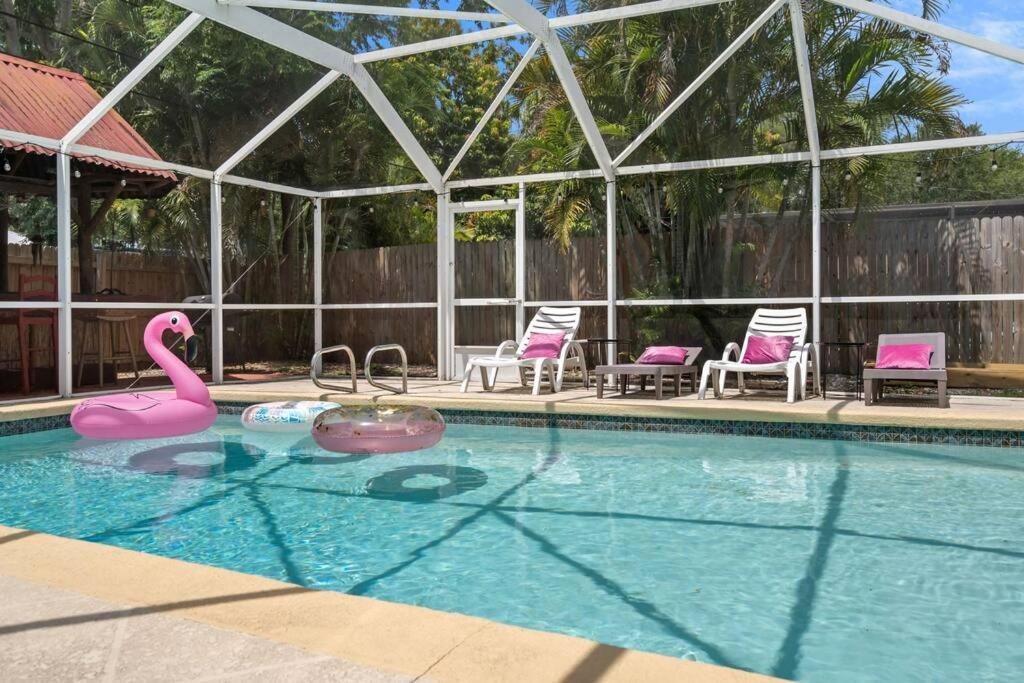 Holiday home Heated Pool-king Bed-pets Ok *