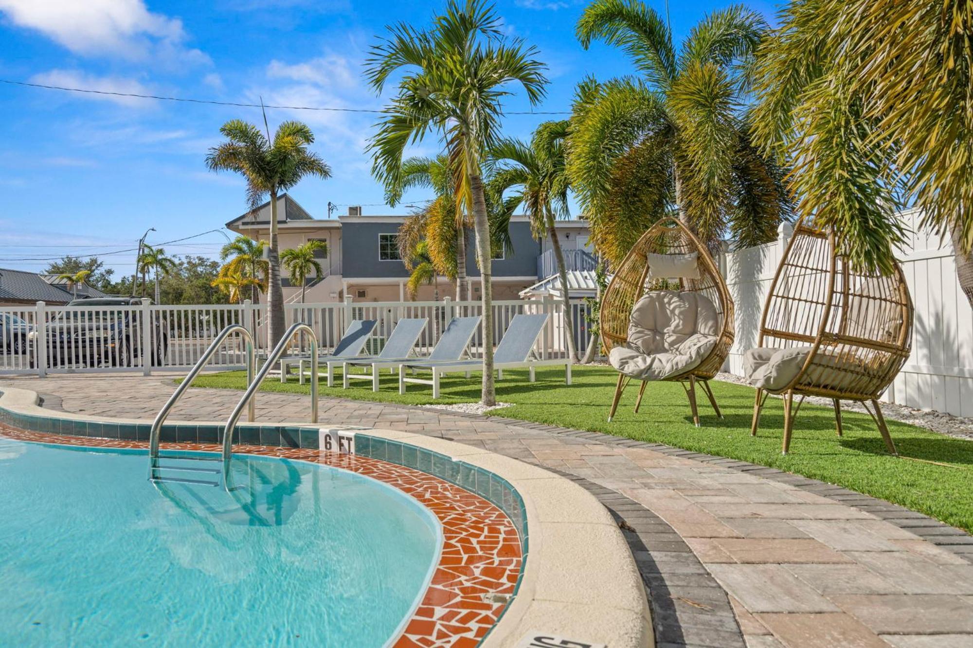 1k Bed With Shared Pool 10 * Clearwater
