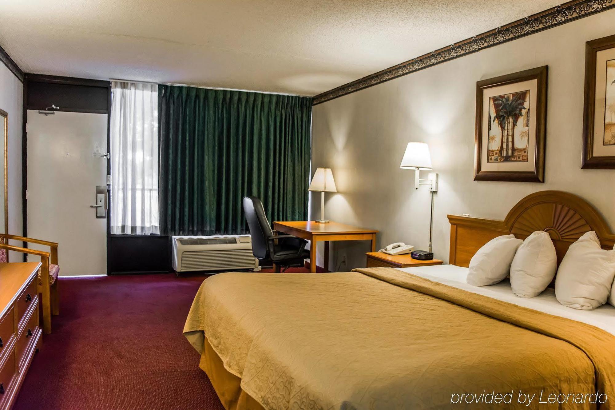 Rodeway Hotel 2*