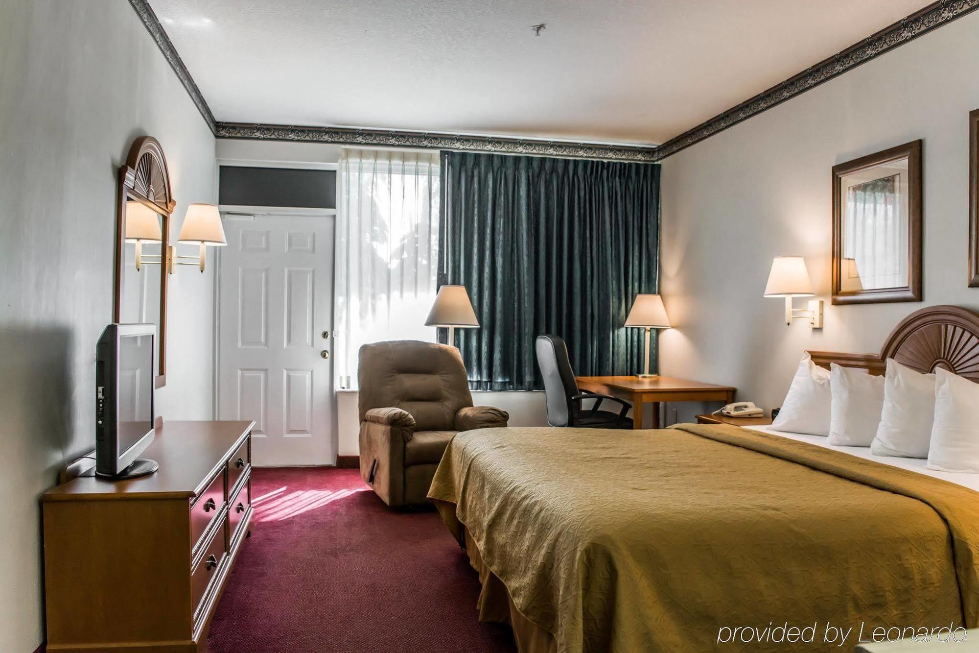 Rodeway Hotel 2*