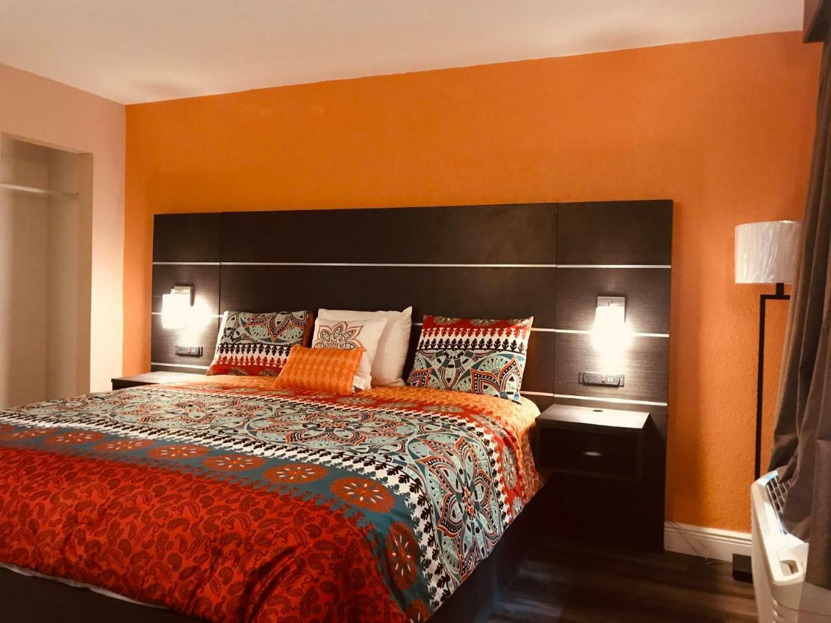 Tropical & Suites, Downtown Clearwater