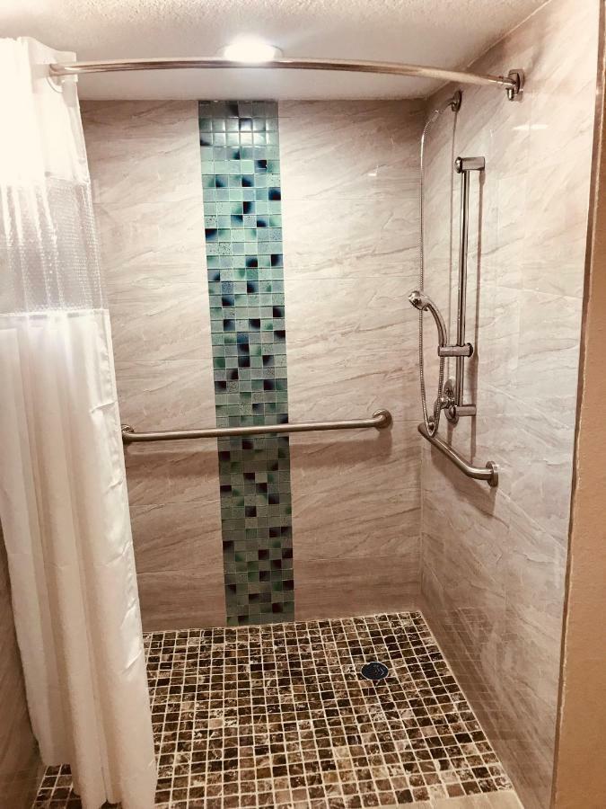 Tropical & Suites, Downtown Clearwater