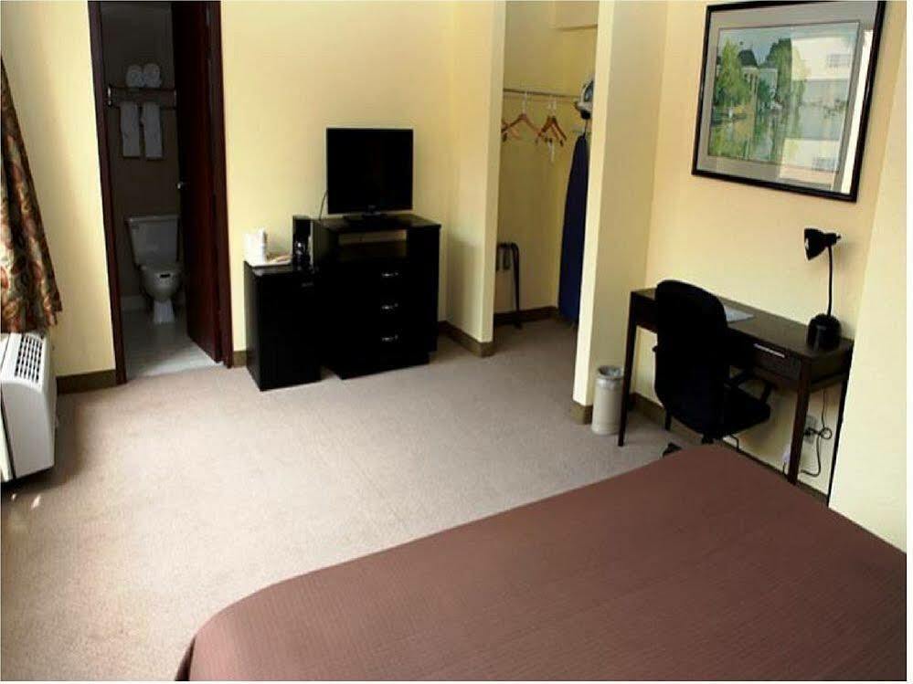 Tropical Palms Hotel